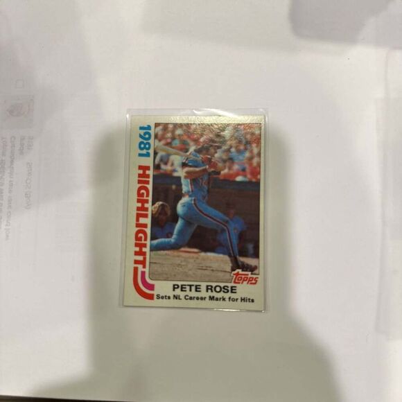 Pete Rose 1982 Topps Baseball Card #4 in mint condition rare piece - Picture 2 of 3